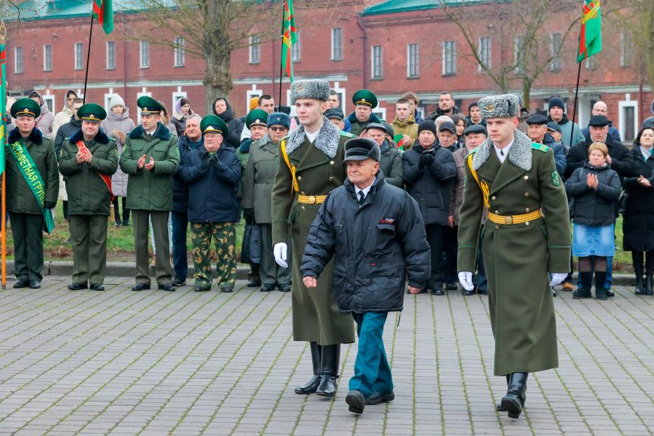 Вячеслав Лопатин, сын начальника 13-й погранзаставы 90-го погранотряда Алексея Лопатина, Героя Советского Союза, во время «Эстафеты Победы»