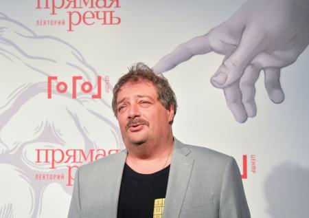 Мечты о гражданской войне и поражении России: как живет Дмитрий Быков