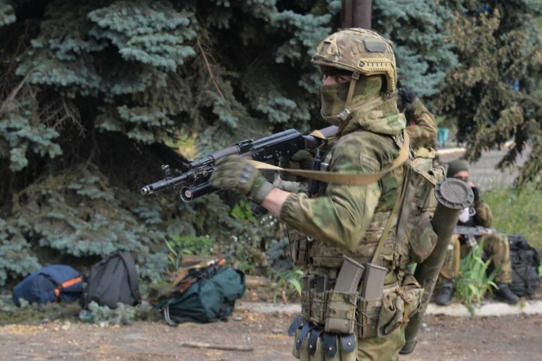 Боец подразделения полка полиции специального назначения имени Героя России Ахмата-Хаджи Кадырова МВД Чеченской Республики