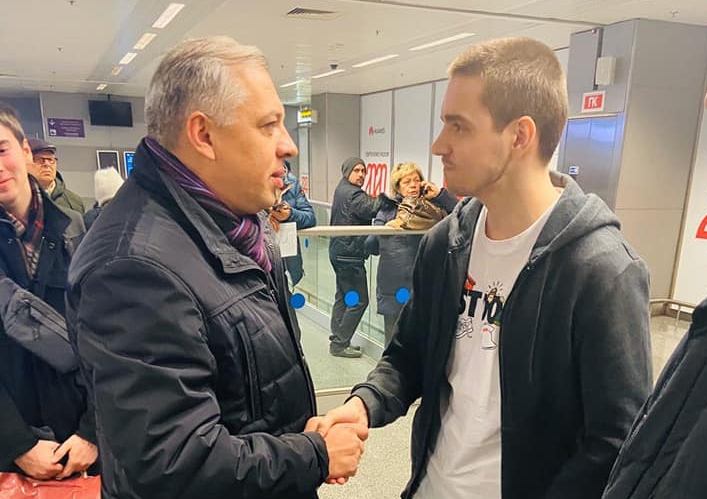 Роман Золотарёв (справа)