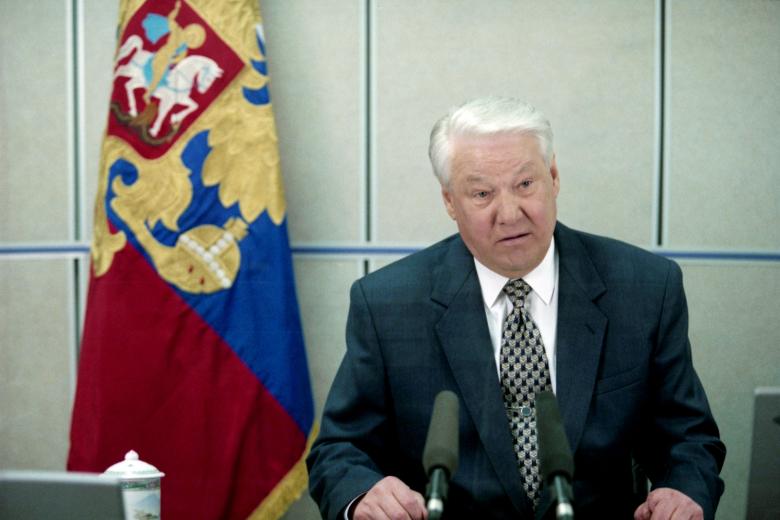12 мая 1998 года. Президент Борис Ельцин отвечает на вопросы пользователей интернета