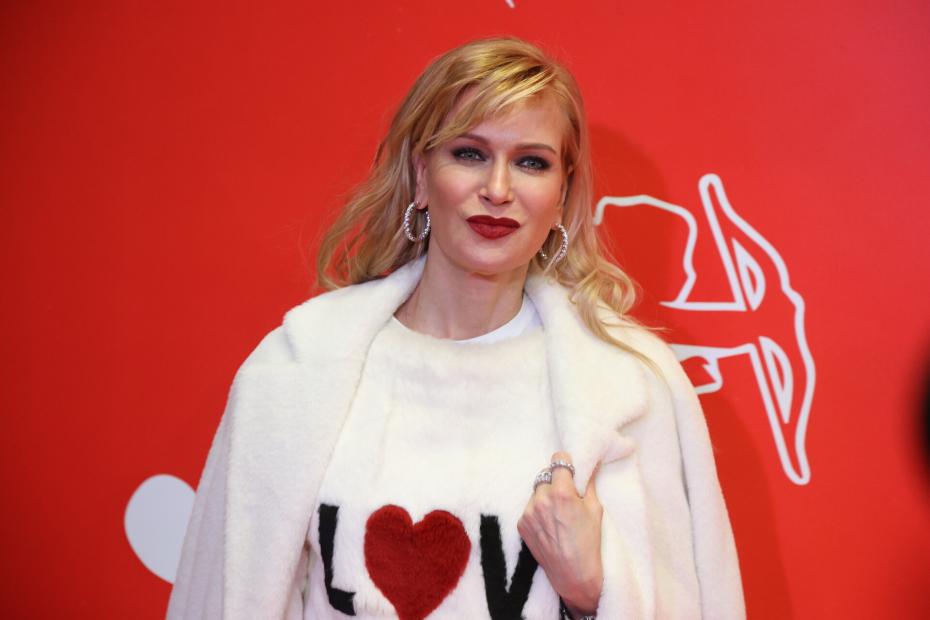 Актриса Олеся Судзиловская на премьере фильма режиссёра Александра Баршака «День слепого Валентина» в киноцентре «Октябрь» в Москве.