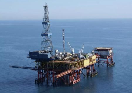Огонь на платформе «Черноморнефтегаза» перекинулся к скважине