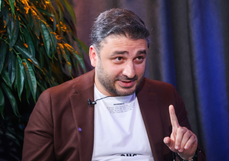 «Можно запретить Сарику снимать?» Зрители против «Войны и мира» Андреасяна