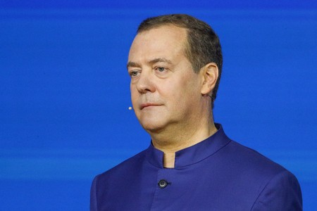 Медведев опубликовал комикс о любви фон дер Ляйен к Зеленскому