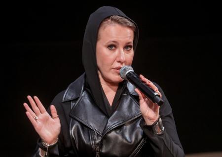 Собчак объяснила феномен тренда на песню Кати Лель на Западе