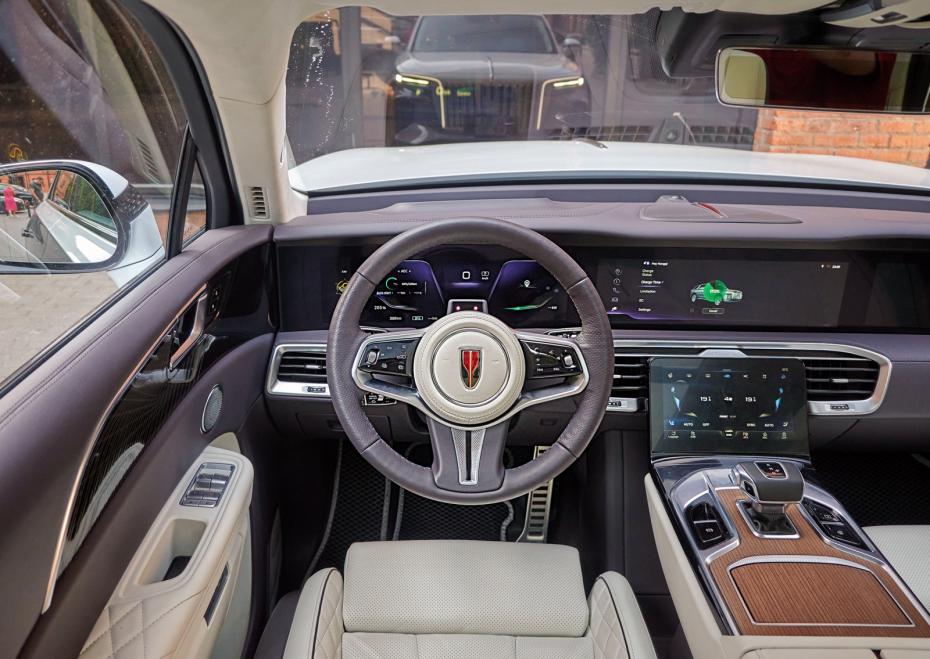 Интерьер Hongqi E-HS9