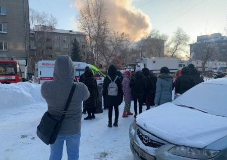Спасатели достали кота из-под завалов дома после взрыва газа в Новосибирске