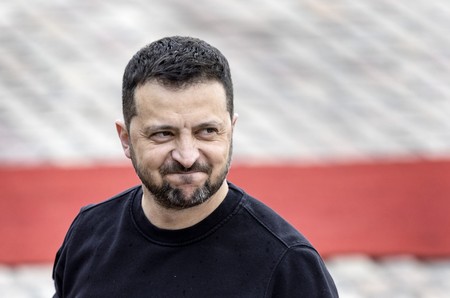 Ненависть и досада: что выражают позы Зеленского на фото с лидерами Запада