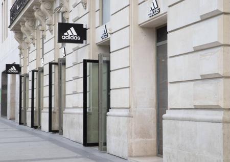 Adidas вслед за Nike и Puma объявил об уходе из России