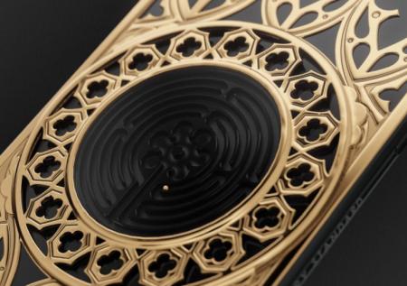 Caviar вмонтировала лабиринт в iPhone XS