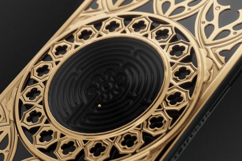 Caviar iPhone XS Labyrinth Black