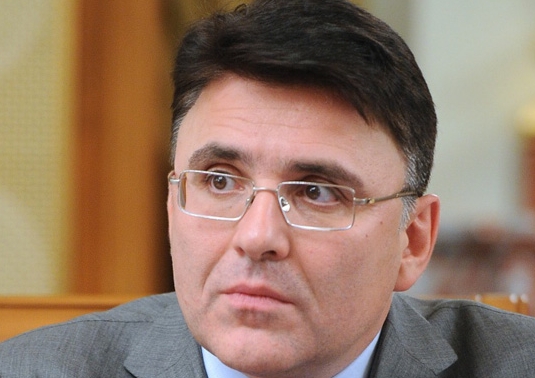 Александр Жаров