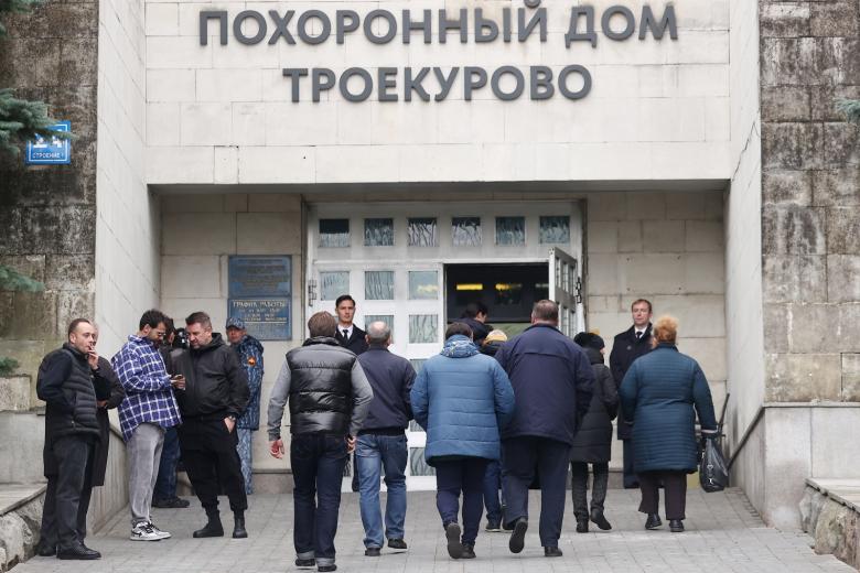 Траурный зал Троекуровского кладбища, где проходит церемония прощания с артистом Борисом Моисеевым