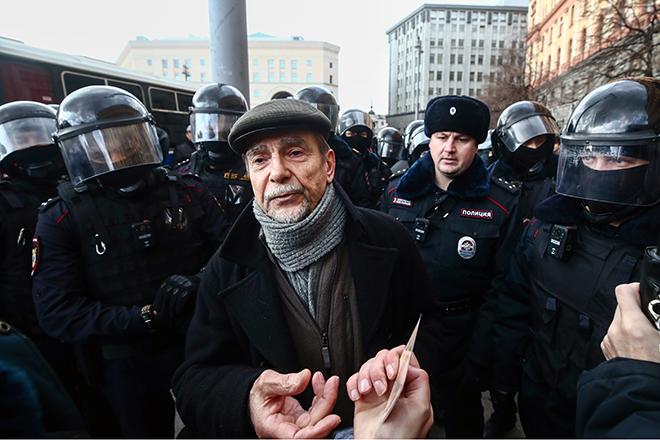 Лев Пономарёв