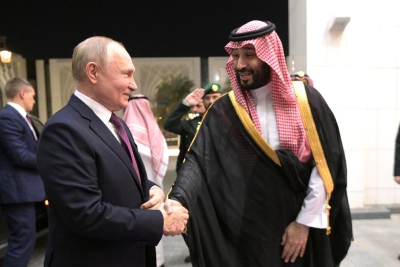 Владимир Путин с наследным принцем, председателем совета министров Саудовской Аравии Мухаммедом бен Сальманом Аль Саудом