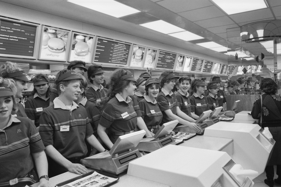 Первый «Макдоналдс», арест Чикатило, Горбачев: каким был мир 35 лет назад