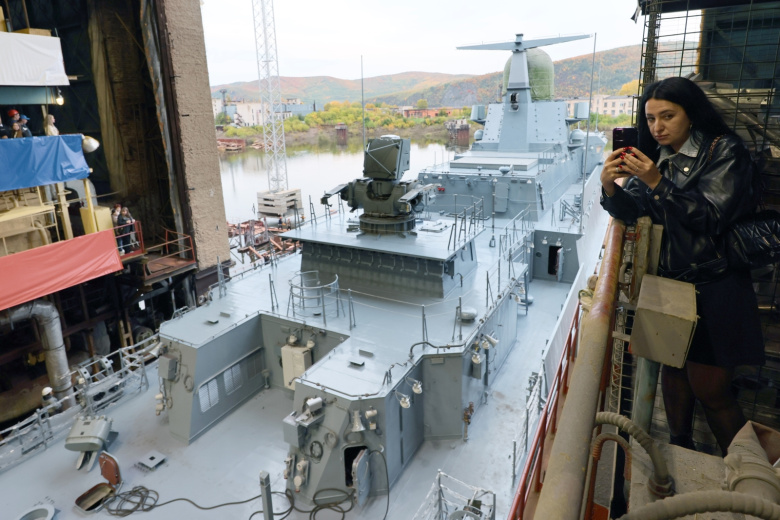 Россия. Хабаровский край. Комсомольск-на-Амуре. Малый ракетный корабль «Ржев» во время церемонии спуска на воду на Амурском судостроительном заводе