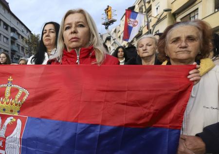 На севере Косово стали возводить баррикады