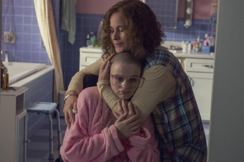 кадр из сериала "Притворство"