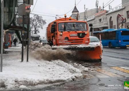 Владивосток стал в пробках и остался без света из-за непогоды