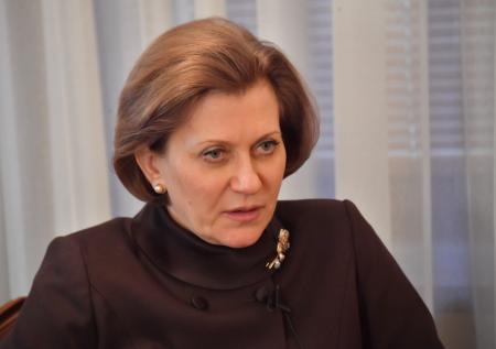 Попова: послабление ограничений начнётся с прогулок по 2–3 человека