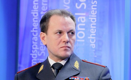 Глава ФСИН заявил о серьезном некомплекте и попросил повысить зарплаты