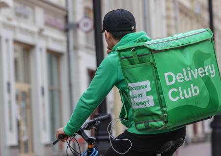 Бастующих курьеров успокаивают обещанием сменить гендиректора Delivery Club