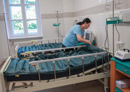 Бомжи занимают места неизлечимо больных в стационарах 