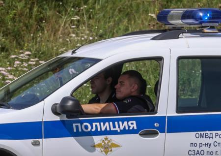 Четыре петербуржца напали на незнакомку с топором и ножом