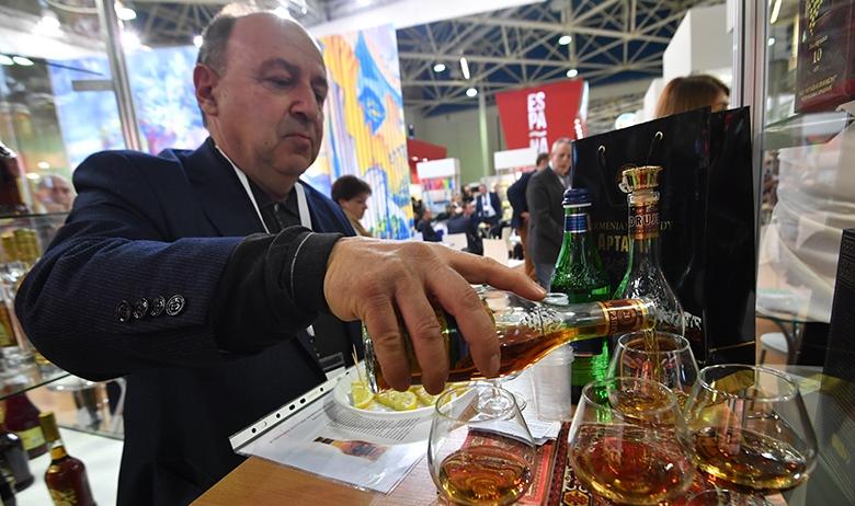 Дегустация коньяка на выставке ProdExpo