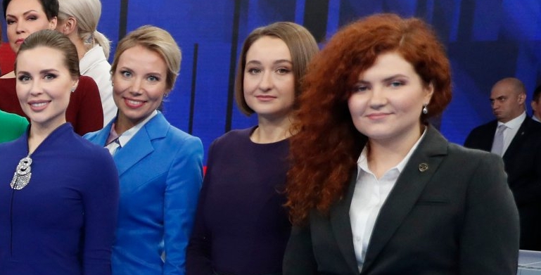 Надежда Алёшкина (справа)