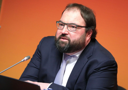 В Минцифры РФ заявили о совместной работе над защитой ЦОД