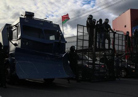 Спецтехника милиции прибыла ко Дворцу Независимости в Минске