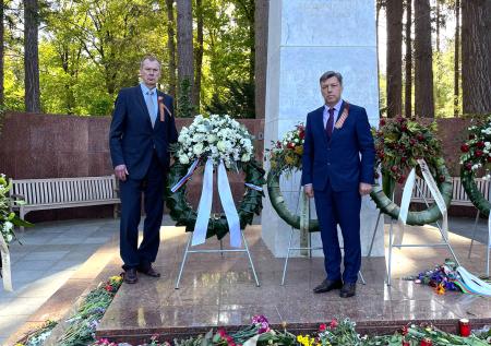 Посольство России в Нидерландах возложило венок к «Советскому полю славы»