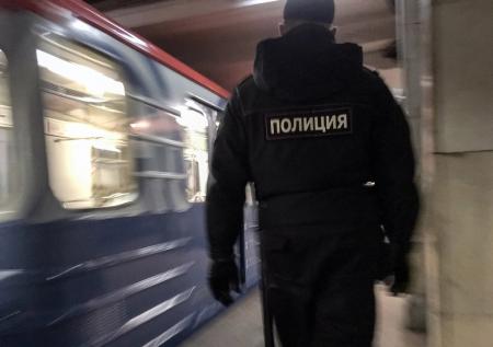 Человек упал на рельсы в московском метро