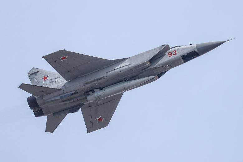 Истребитель-перехватчик МиГ-31К с гиперзвуковой ракетой «Кинжал»