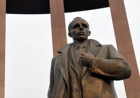 Украинца задержали за призыв нанести ракетный удар по памятнику Бандере