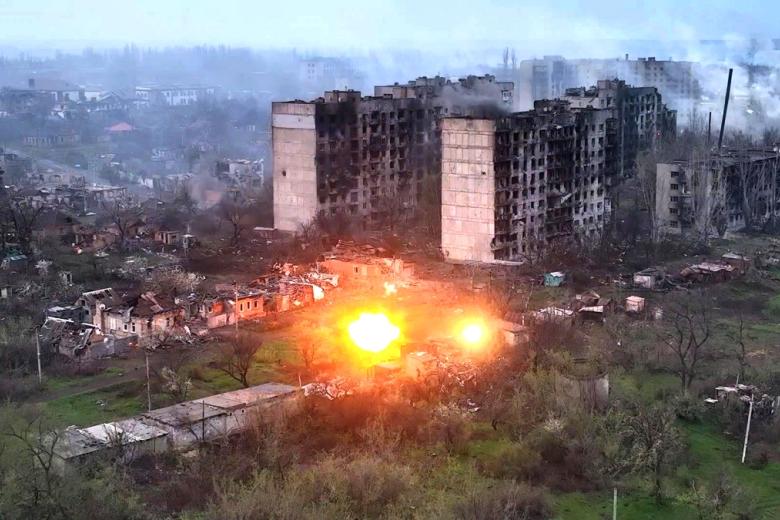 Артиллерийский удар по позициям ВСУ в западной части Артёмовска
