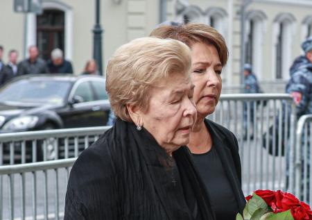 Наина Ельцина назвала Галину Волчек замечательной актрисой