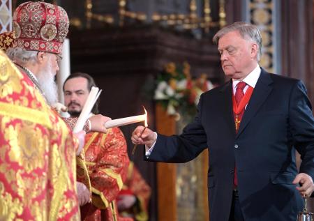 Пандемии назло: благодатный огонь прибыл в Москву