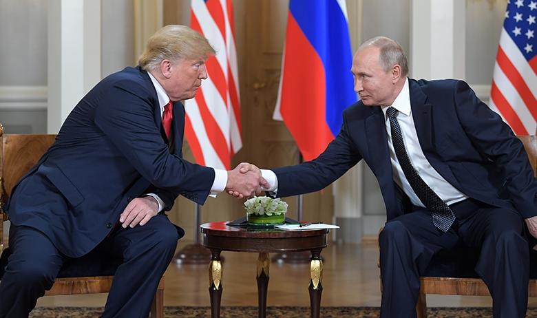Президент РФ Владимир Путин и его американский коллега Дональд Трамп