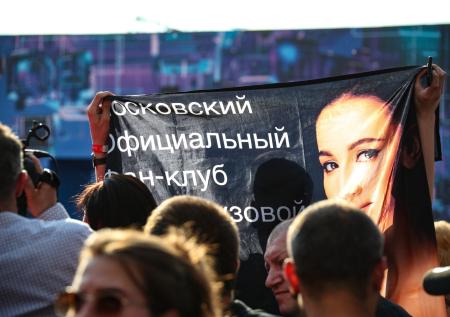 Бузова назвала Дженнифер Лопес ведьмой
