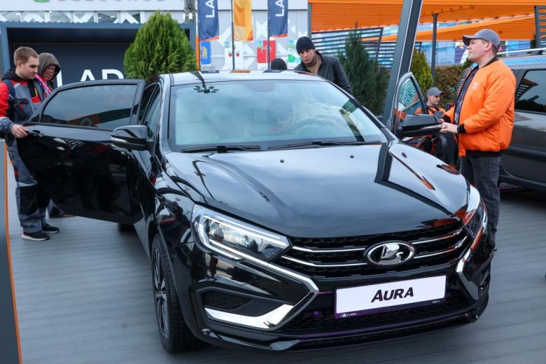 Lada Aura
