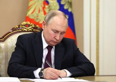 Путин повысил Украинца до вице-адмирала