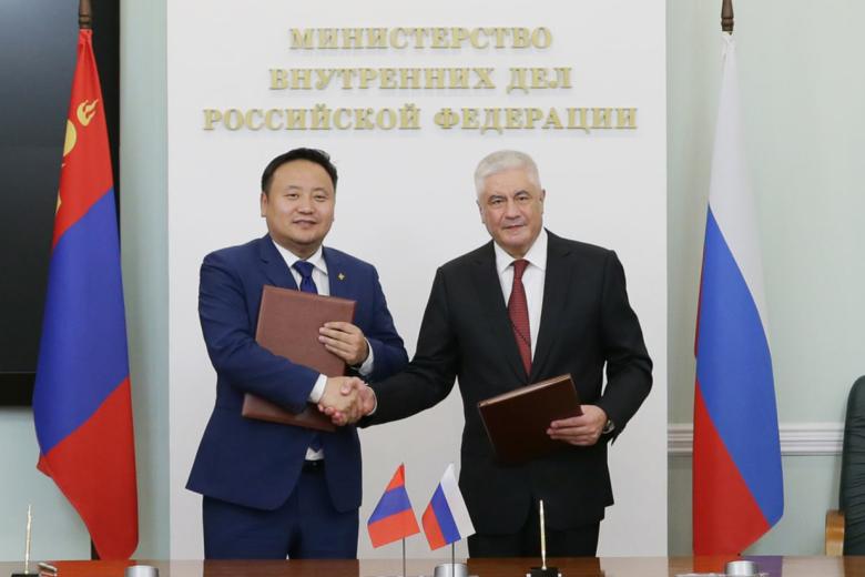 Оюунсайханы Алтангэрэл и Владимир Колокольцев