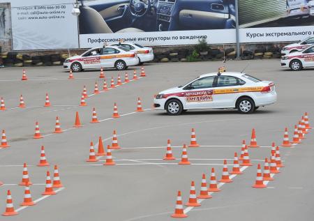 С 1 апреля из экзаменов на водительские права уберут площадку