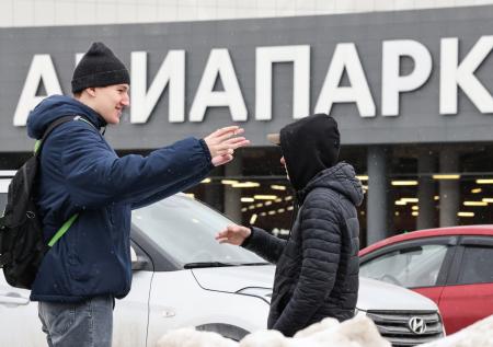 Посетительницы ТЦ в Москве заступились за подростков в одежде «ЧВК Редан»