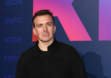 Отъезд в Ригу, мнение об СВО, театр: как живет актер Антон Васильев