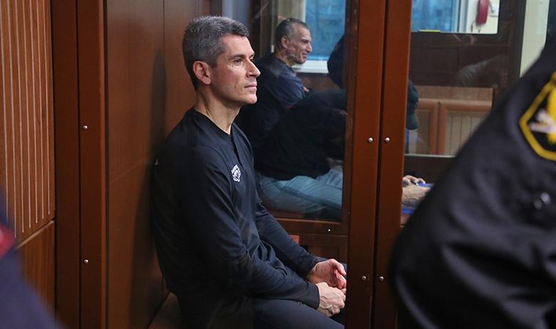 Зиявудин Магомедов, Магомед Магомедов и Артур Максидов в суде (слева направо)